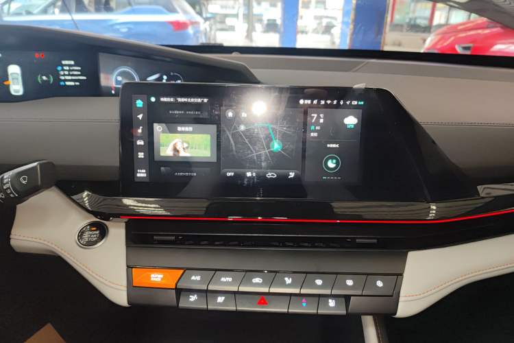 Used CHANGAN UNI-V iDD 2024 Blue Whale Smart Electric iDD 136km Luxury Model Audio And AC Panel