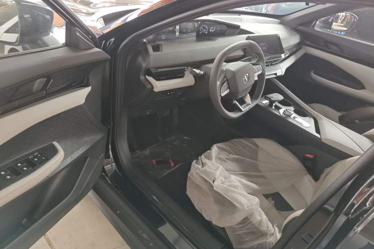 Used CHANGAN UNI-V iDD 2024 Blue Whale Smart Electric iDD 136km ZhiKu Model Driver Seat