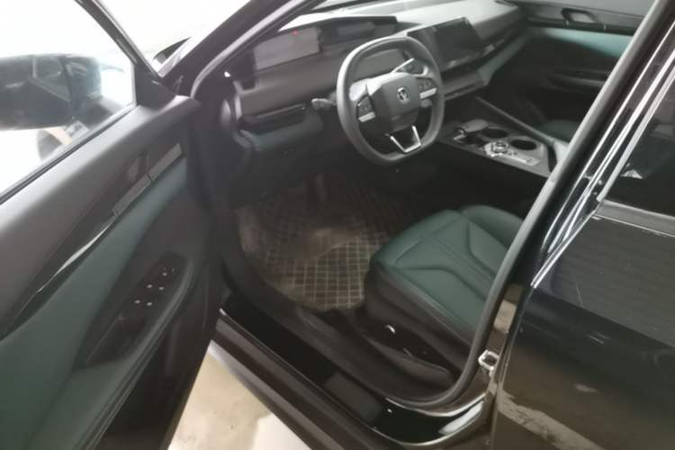 Used CHANGAN UNI-V iDD 2024 Blue Whale Smart Electric iDD 136km Luxury Model Driver Seat