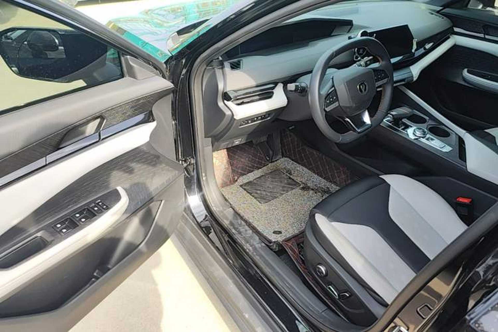 Used CHANGAN UNI-V iDD 2024 Blue Whale Smart Electric iDD 136km Luxury Model Driver Seat