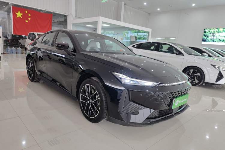 Used CHANGAN UNI-V iDD 2024 Blue Whale Smart Electric iDD 136km Luxury Model Exterior 2