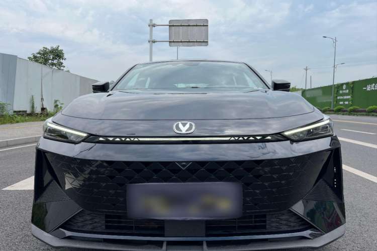 Used CHANGAN UNI-V iDD 2024 Blue Whale Smart Electric iDD 136km Luxury Model Exterior 4
