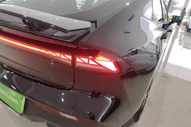 Used CHANGAN UNI-V iDD 2024 Blue Whale Smart Electric iDD 136km Luxury Model Exterior 6