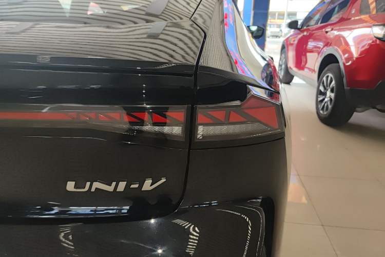 Used CHANGAN UNI-V iDD 2024 Blue Whale Smart Electric iDD 136km Luxury Model Exterior 6