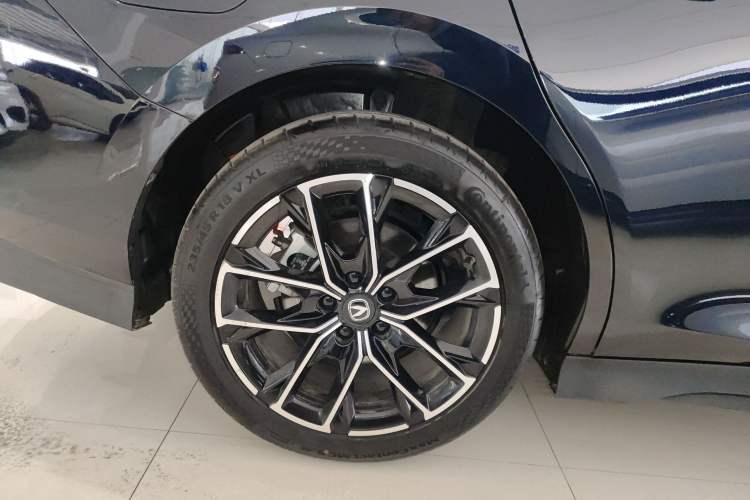 Used CHANGAN UNI-V iDD 2024 Blue Whale Smart Electric iDD 136km Luxury Model Exterior 8