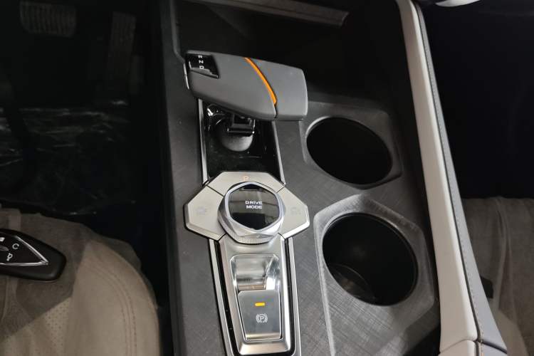Used CHANGAN UNI-V iDD 2024 Blue Whale Smart Electric iDD 136km ZhiKu Model Gear Lever