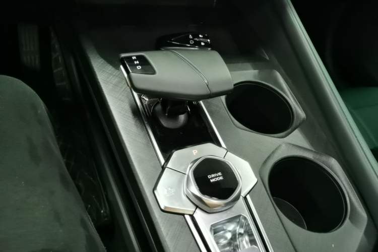 Used CHANGAN UNI-V iDD 2024 Blue Whale Smart Electric iDD 136km Luxury Model Gear Lever