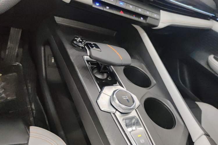 Used CHANGAN UNI-V iDD 2024 Blue Whale Smart Electric iDD 136km Luxury Model Gear Lever