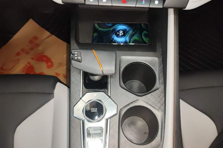 Used CHANGAN UNI-V iDD 2024 Blue Whale Smart Electric iDD 136km Luxury Model Gear Lever