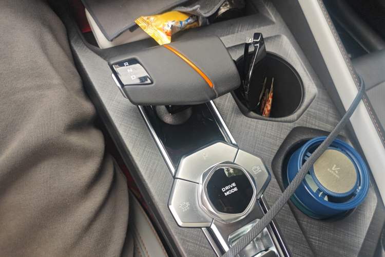 Used CHANGAN UNI-V iDD 2024 Blue Whale Smart Electric iDD 136km Luxury Model Gear Lever
