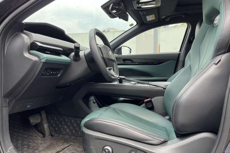 Used CHANGAN UNI-V iDD 2024 Blue Whale Smart Electric iDD 136km Luxury Model Interior 1