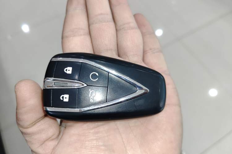 Used CHANGAN UNI-V iDD 2024 Blue Whale Smart Electric iDD 136km Luxury Model Interior 1