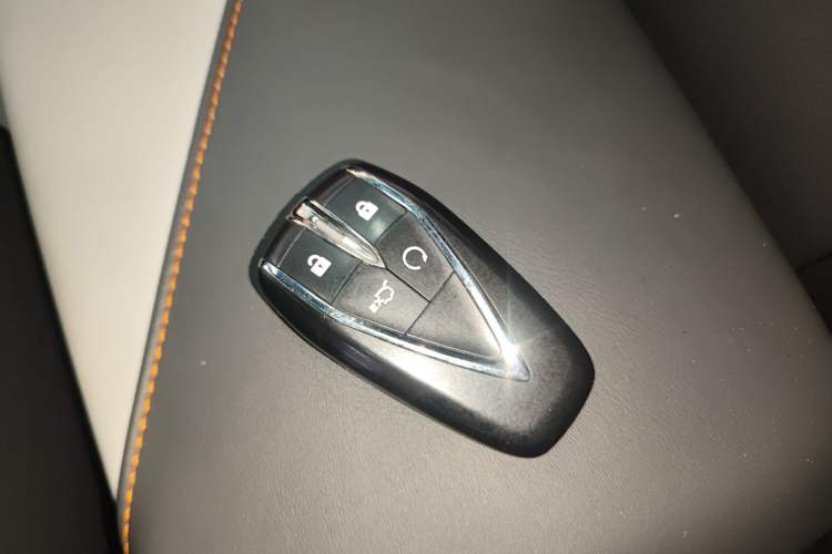 Used CHANGAN UNI-V iDD 2024 Blue Whale Smart Electric iDD 136km Luxury Model Interior 1