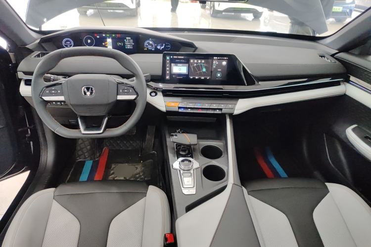 Used CHANGAN UNI-V iDD 2024 Blue Whale Smart Electric iDD 136km Luxury Model Interior 2