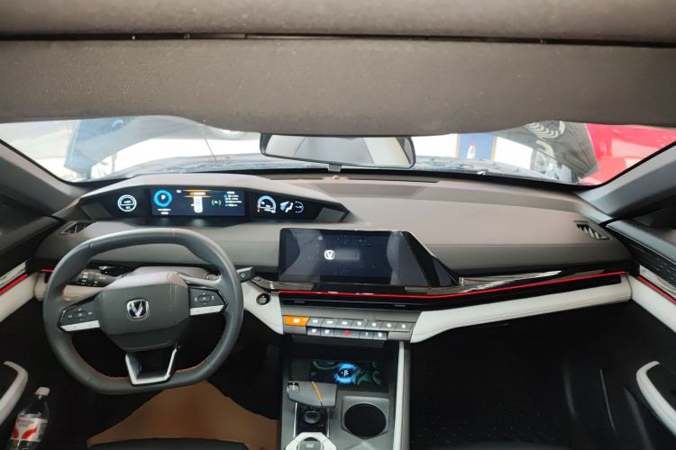 Used CHANGAN UNI-V iDD 2024 Blue Whale Smart Electric iDD 136km Luxury Model Interior 2