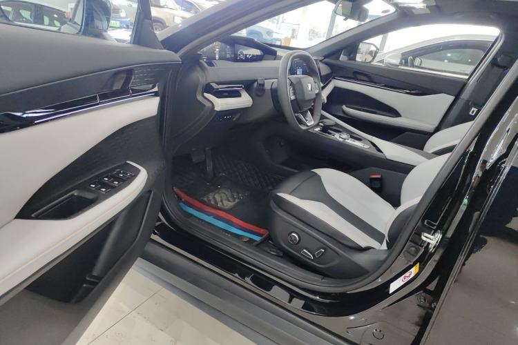 Used CHANGAN UNI-V iDD 2024 Blue Whale Smart Electric iDD 136km Luxury Model Interior 3