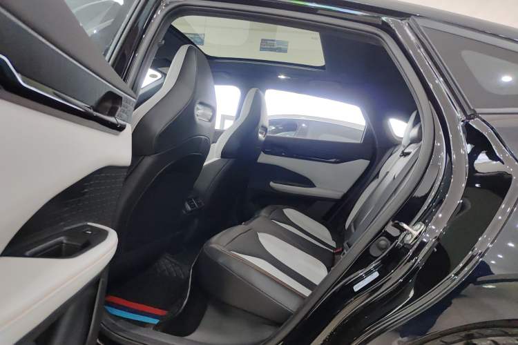 Used CHANGAN UNI-V iDD 2024 Blue Whale Smart Electric iDD 136km Luxury Model Interior 4