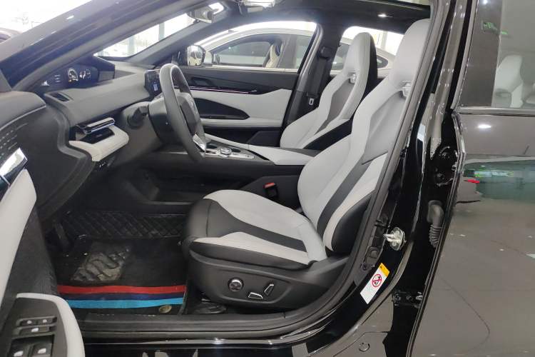 Used CHANGAN UNI-V iDD 2024 Blue Whale Smart Electric iDD 136km Luxury Model Left Front Seat