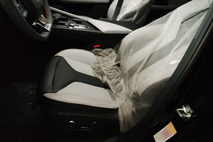 Used CHANGAN UNI-V iDD 2024 Blue Whale Smart Electric iDD 136km Luxury Model Left Front Seat