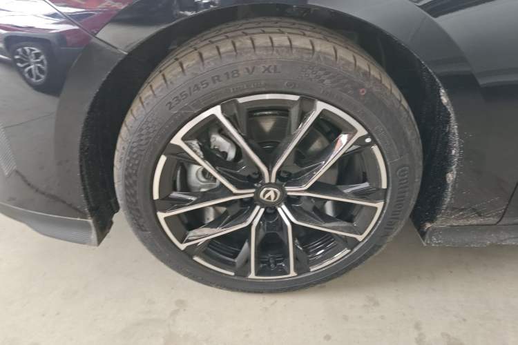 Used CHANGAN UNI-V iDD 2024 Blue Whale Smart Electric iDD 136km ZhiKu Model Left Front Wheel Hub