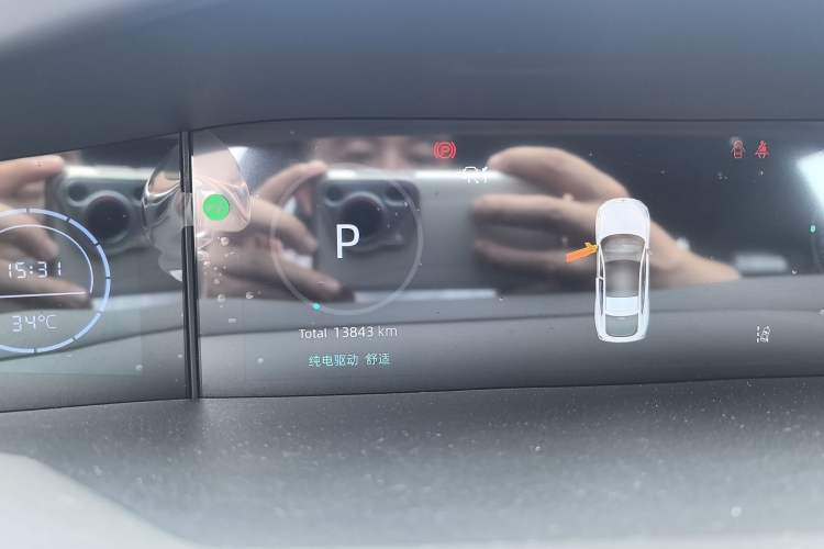 Used CHANGAN UNI-V iDD 2024 Blue Whale Smart Electric iDD 136km Luxury Model Odometer Close Up