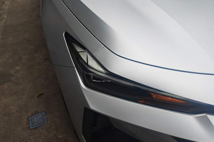 Used CHANGAN UNI-V iDD 2024 Blue Whale Smart Electric iDD 136km Luxury Model Right Front Headlight