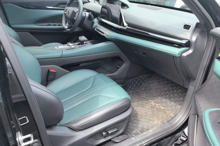 Used CHANGAN UNI-V iDD 2024 Blue Whale Smart Electric iDD 136km Luxury Model Right Front Seat
