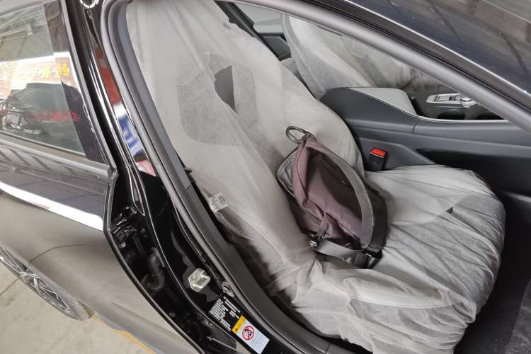 Used CHANGAN UNI-V iDD 2024 Blue Whale Smart Electric iDD 136km ZhiKu Model Right Front Seat