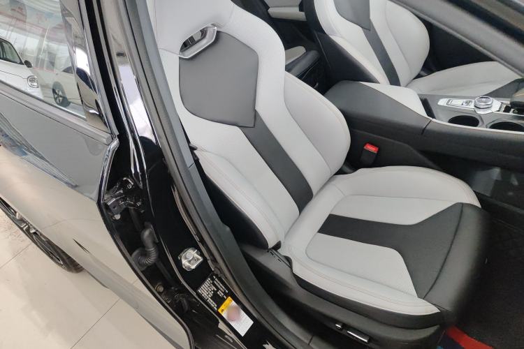 Used CHANGAN UNI-V iDD 2024 Blue Whale Smart Electric iDD 136km Luxury Model Right Front Seat