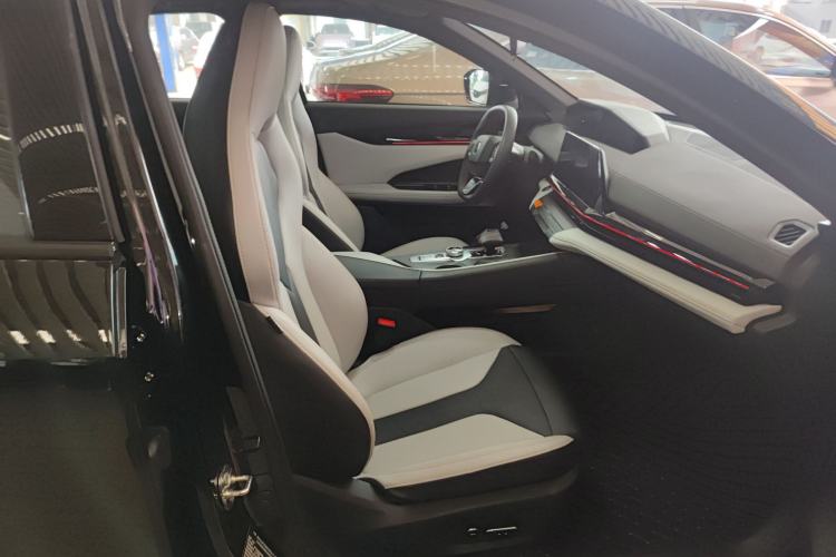 Used CHANGAN UNI-V iDD 2024 Blue Whale Smart Electric iDD 136km Luxury Model Right Front Seat