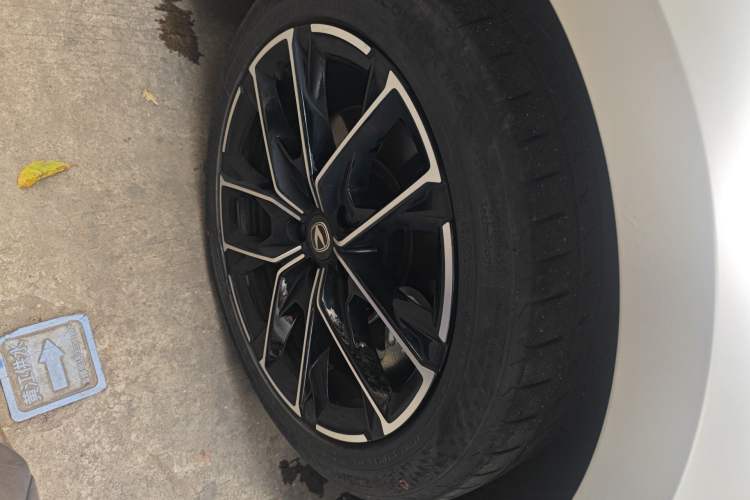 Used CHANGAN UNI-V iDD 2024 Blue Whale Smart Electric iDD 136km Luxury Model Right Front Wheel Hub
