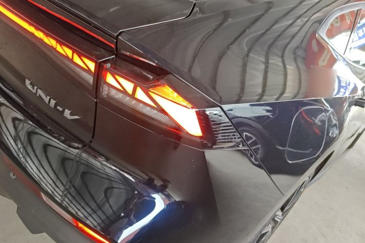 Used CHANGAN UNI-V iDD 2024 Blue Whale Smart Electric iDD 136km ZhiKu Model Right Rear Taillight