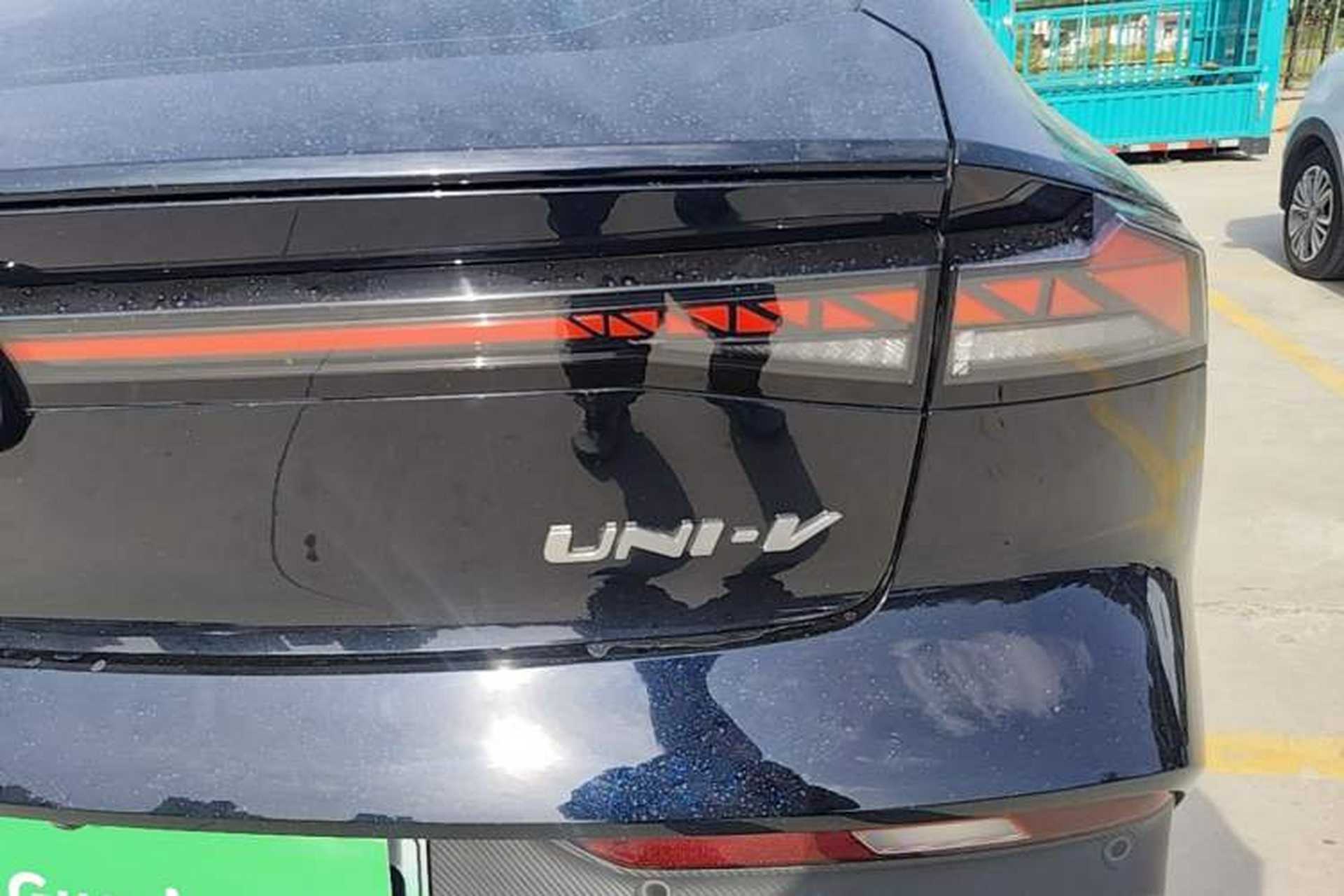 Used CHANGAN UNI-V iDD 2024 Blue Whale Smart Electric iDD 136km Luxury Model Right Rear Taillight