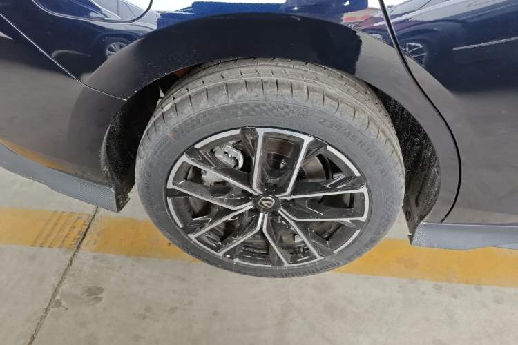 Used CHANGAN UNI-V iDD 2024 Blue Whale Smart Electric iDD 136km ZhiKu Model Right Rear Wheel Hub
