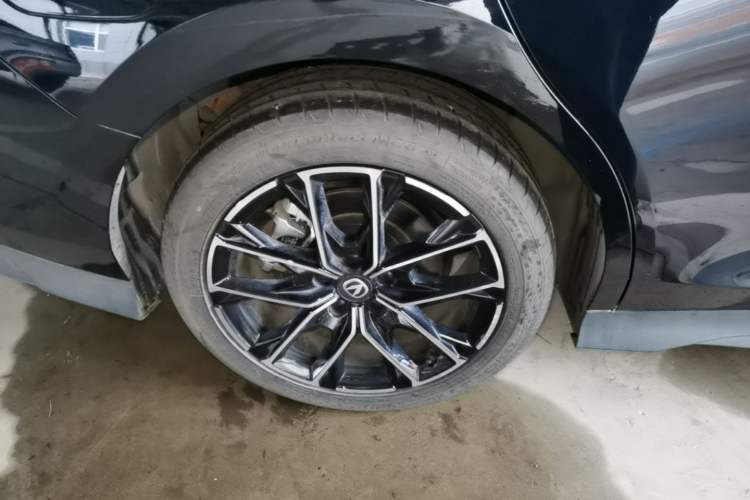 Used CHANGAN UNI-V iDD 2024 Blue Whale Smart Electric iDD 136km Luxury Model Right Rear Wheel Hub
