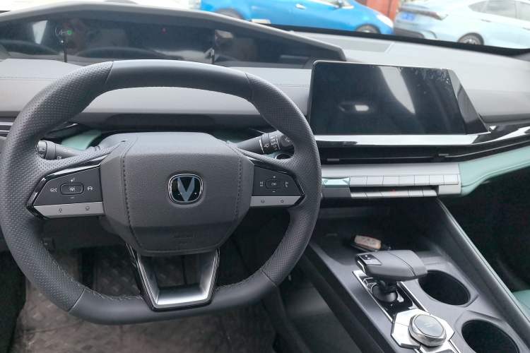 Used CHANGAN UNI-V iDD 2024 Blue Whale Smart Electric iDD 136km Luxury Model Steering Wheel