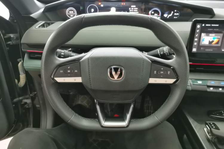 Used CHANGAN UNI-V iDD 2024 Blue Whale Smart Electric iDD 136km Luxury Model Steering Wheel