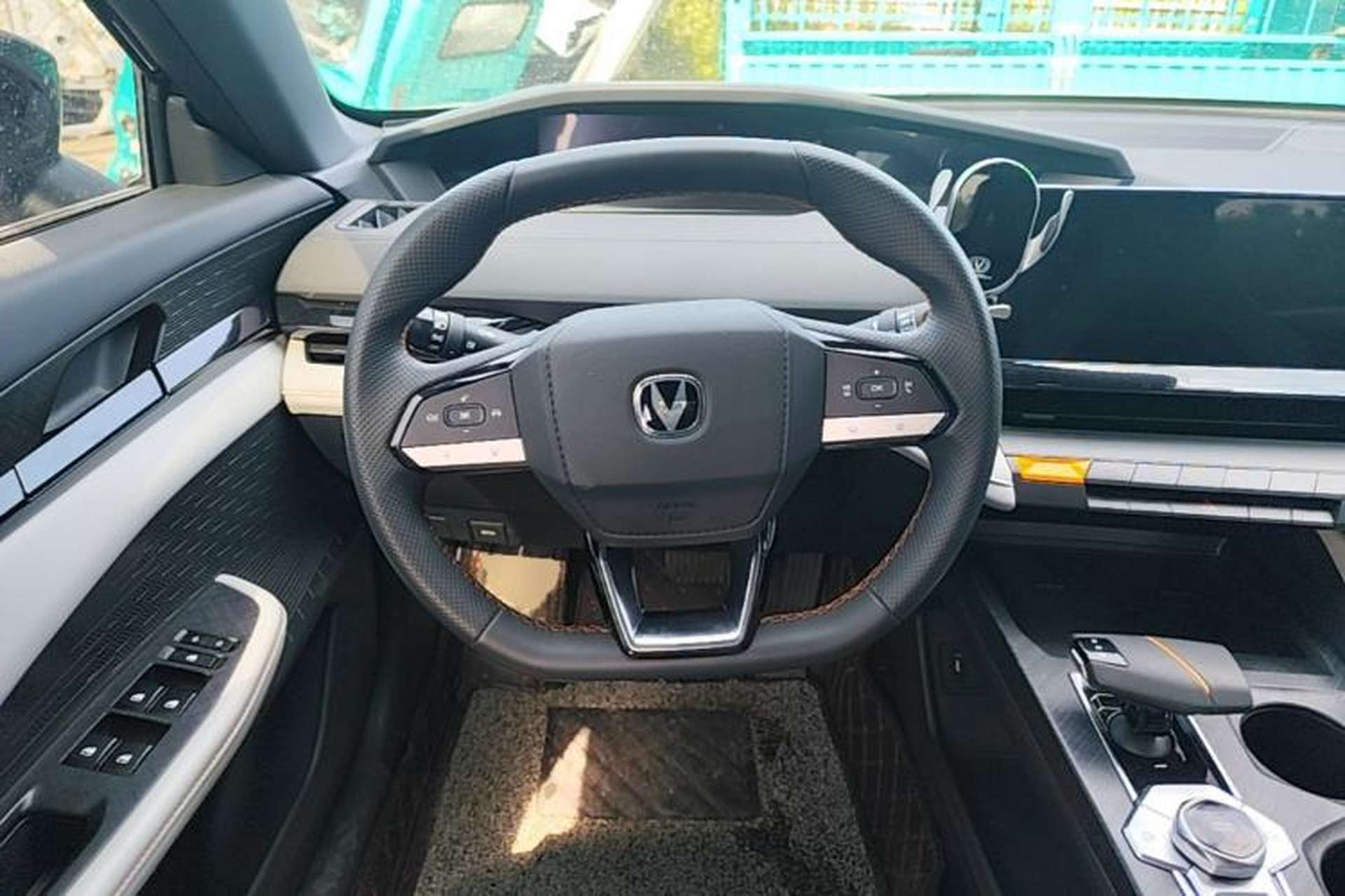 Used CHANGAN UNI-V iDD 2024 Blue Whale Smart Electric iDD 136km Luxury Model Steering Wheel