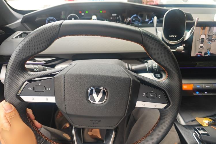 Used CHANGAN UNI-V iDD 2024 Blue Whale Smart Electric iDD 136km Luxury Model Steering Wheel