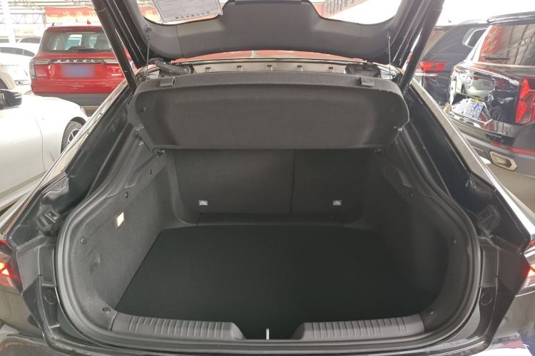Used CHANGAN UNI-V iDD 2024 Blue Whale Smart Electric iDD 136km ZhiKu Model Trunk