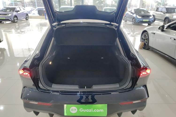 Used CHANGAN UNI-V iDD 2024 Blue Whale Smart Electric iDD 136km Luxury Model Trunk