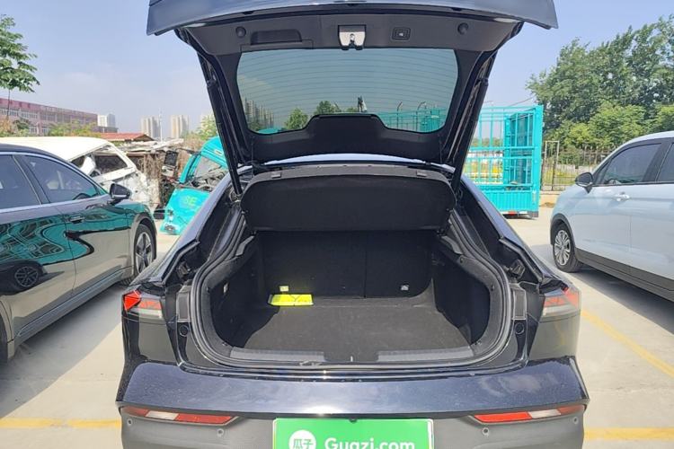 Used CHANGAN UNI-V iDD 2024 Blue Whale Smart Electric iDD 136km Luxury Model Trunk