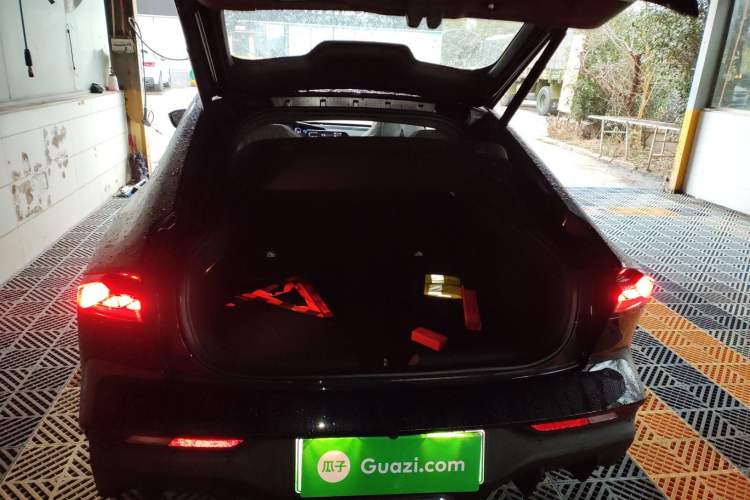 Used CHANGAN UNI-V iDD 2024 Blue Whale Smart Electric iDD 136km Luxury Model Trunk