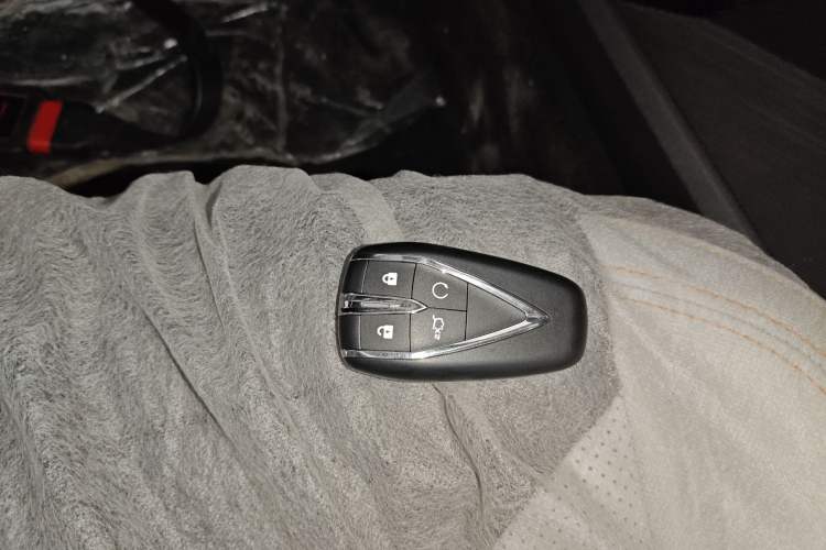 Used CHANGAN UNI-V iDD 2024 Blue Whale Smart Electric iDD 136km ZhiKu Model Vehicle Key