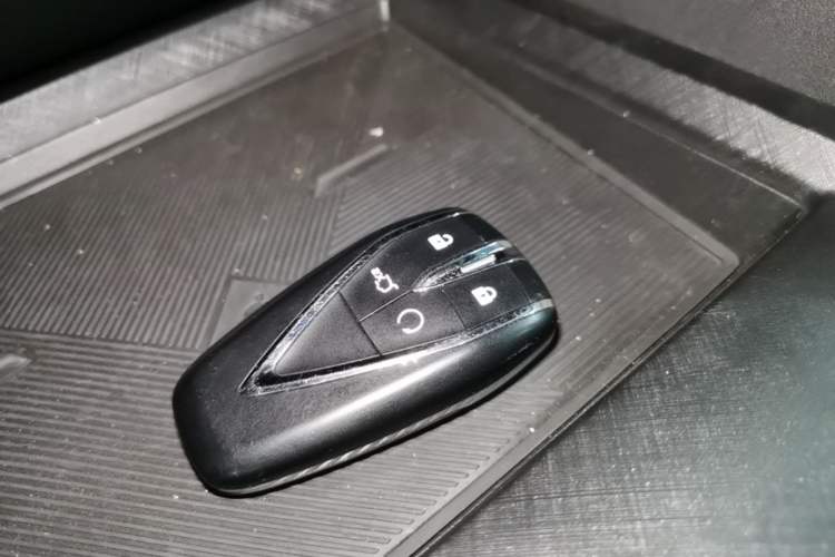 Used CHANGAN UNI-V iDD 2024 Blue Whale Smart Electric iDD 136km Luxury Model Vehicle Key