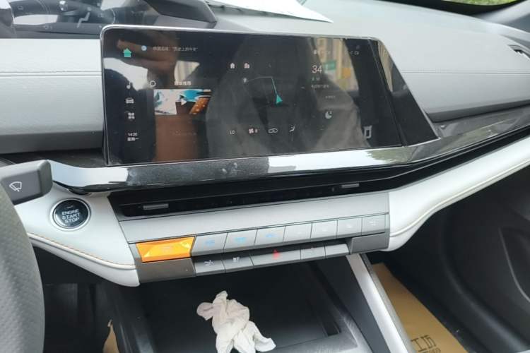 Used CHANGAN UNI-V iDD 2024 Blue Whale Smart Electric iDD 136km ZhiKu Model Audio And AC Panel
