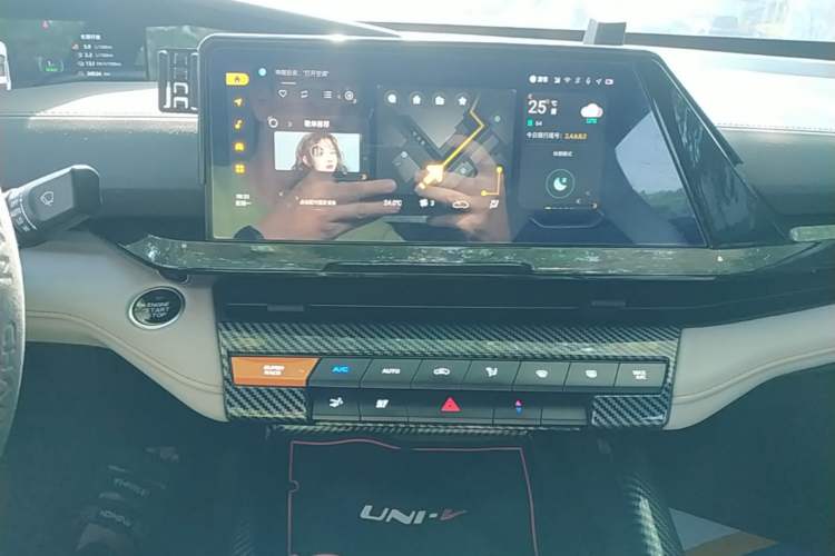 Used CHANGAN UNI-V iDD 2024 Blue Whale Smart Electric iDD 136km ZhiKu Model Audio And AC Panel