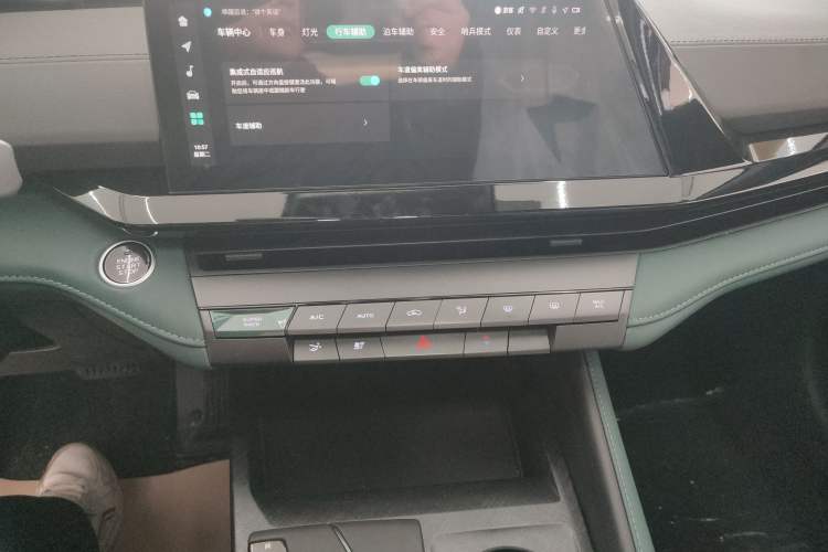 Used CHANGAN UNI-V iDD 2024 Blue Whale Smart Electric iDD 136km ZhiKu Model Audio And AC Panel