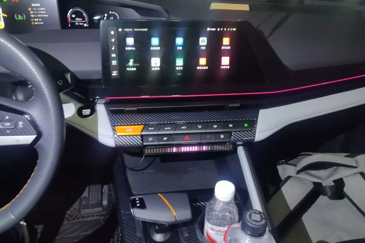 Used CHANGAN UNI-V iDD 2024 Blue Whale Smart Electric iDD 136km Luxury Model Audio And AC Panel