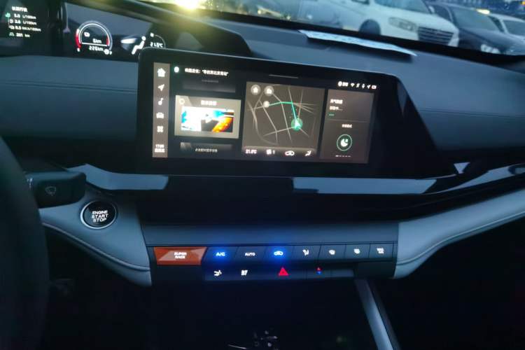 Used CHANGAN UNI-V iDD 2024 Blue Whale Smart Electric iDD 136km ZhiKu Model Audio And AC Panel